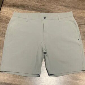 Vuori Shorts